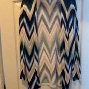 CHICOS CHEVRON SWEATER IN SIZE MEDIUM (1)